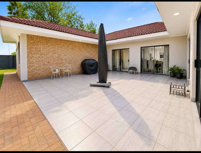 3 BEDROOM TOWNHOUSE FOR SALE IN ARCON PARK